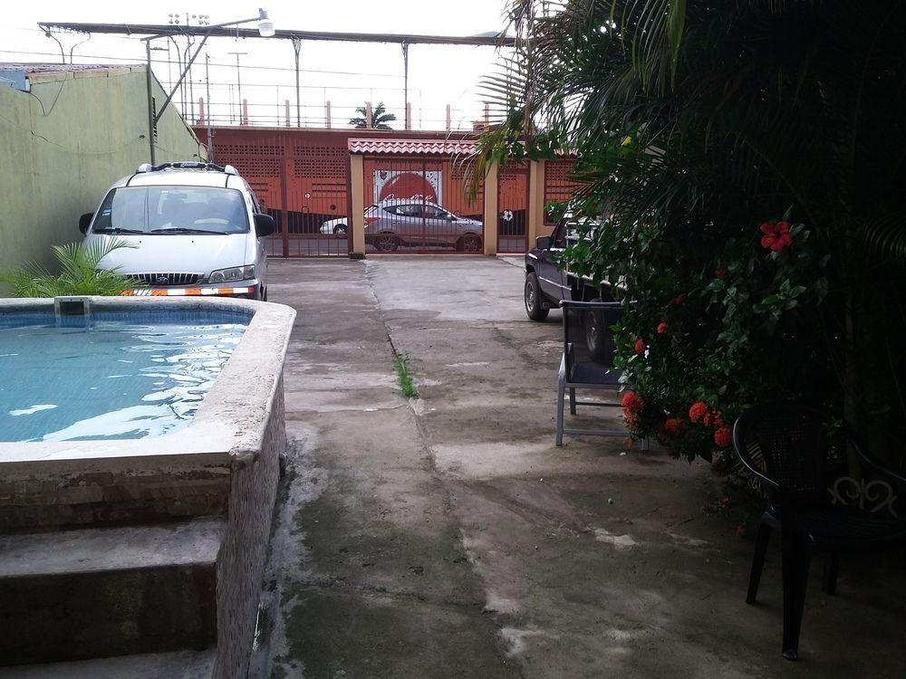 Cabinas Madeleine Puntarenas Zewnętrze zdjęcie