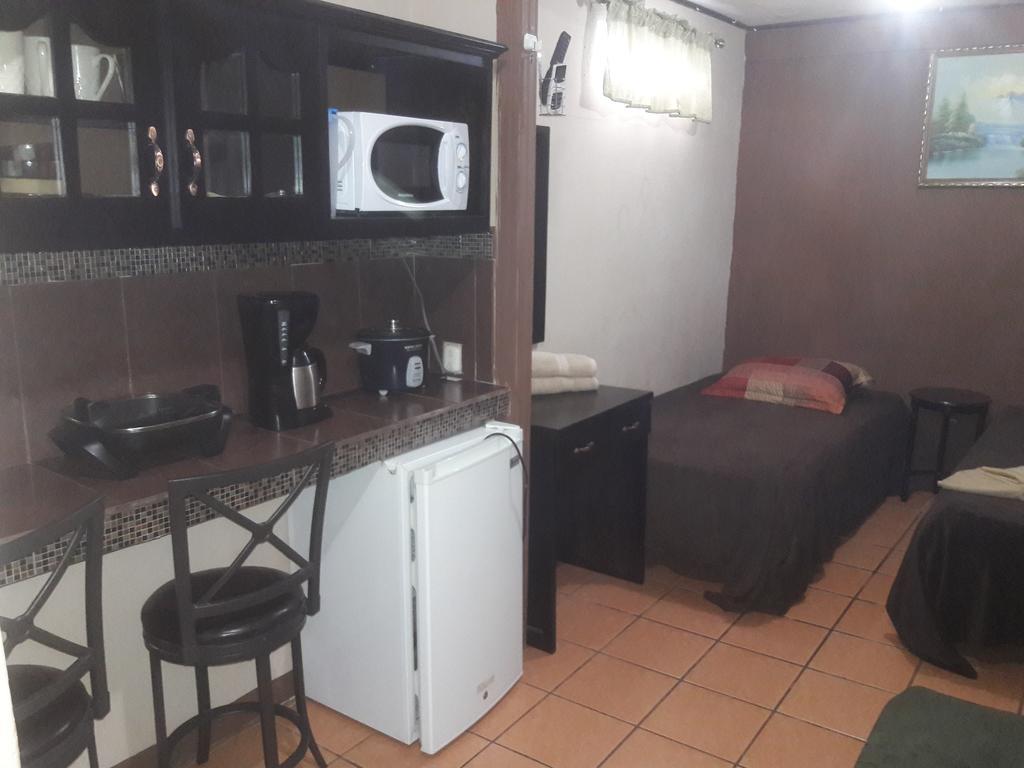 Cabinas Madeleine Puntarenas Zewnętrze zdjęcie