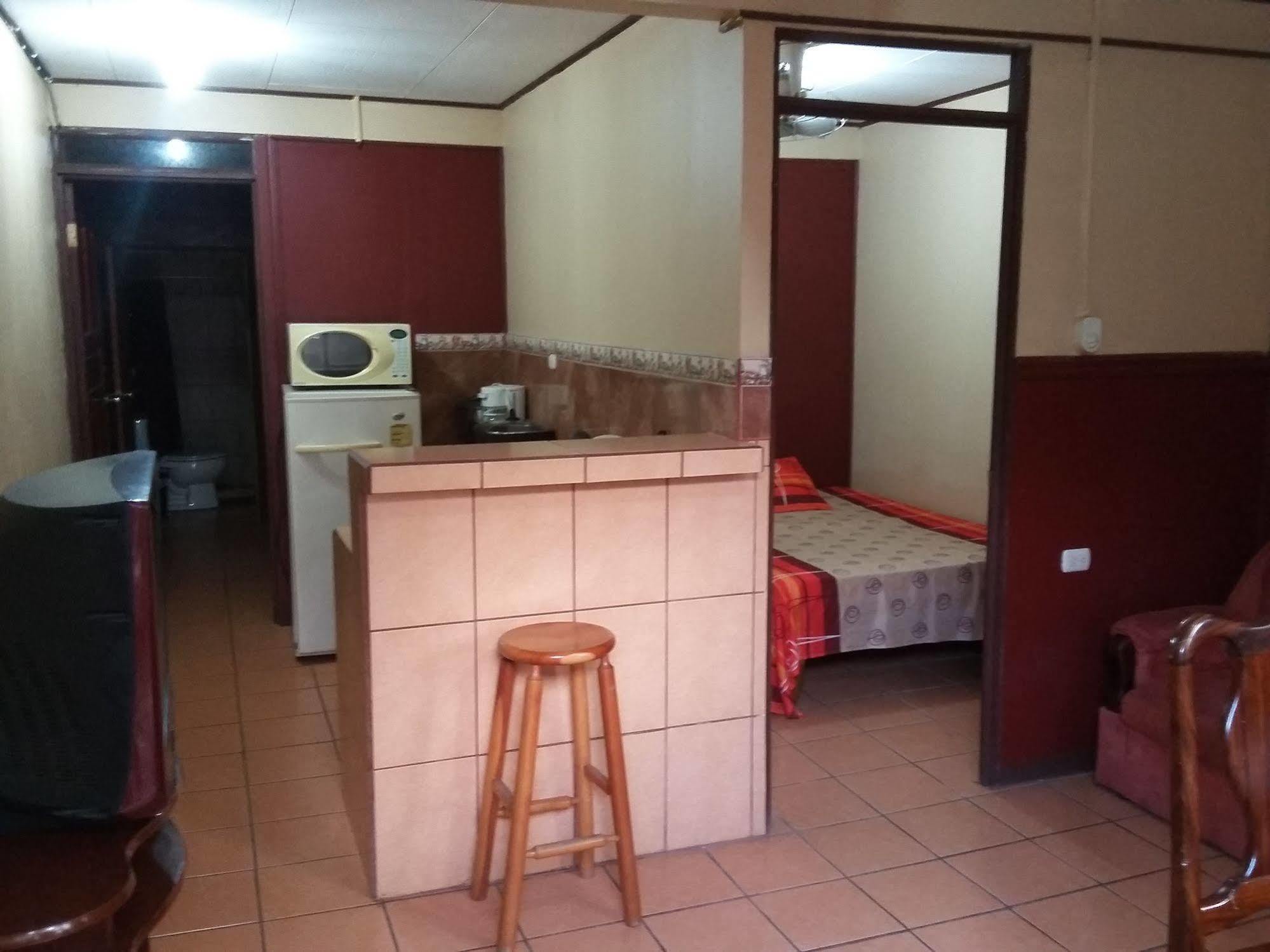 Cabinas Madeleine Puntarenas Zewnętrze zdjęcie