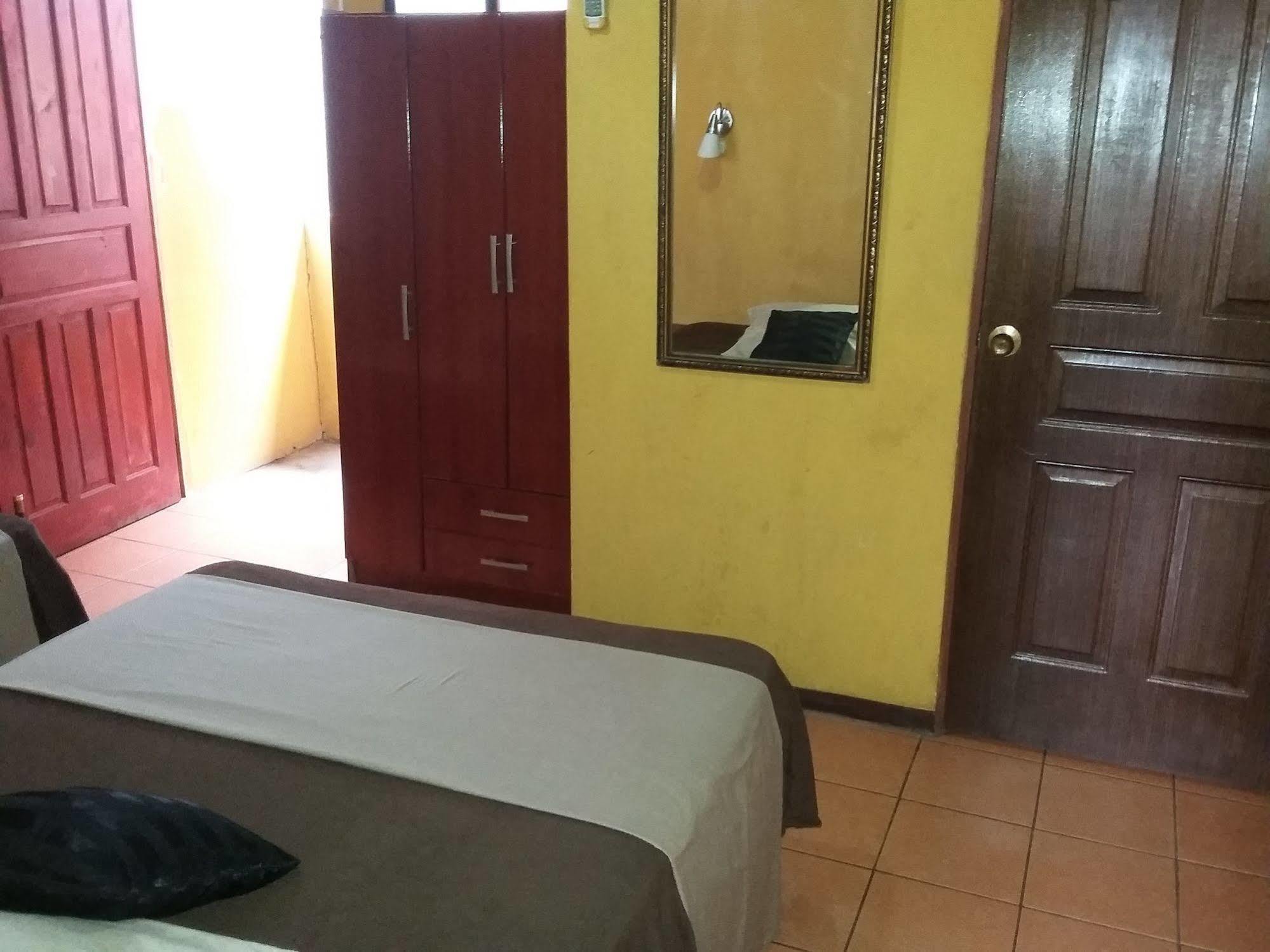 Cabinas Madeleine Puntarenas Zewnętrze zdjęcie
